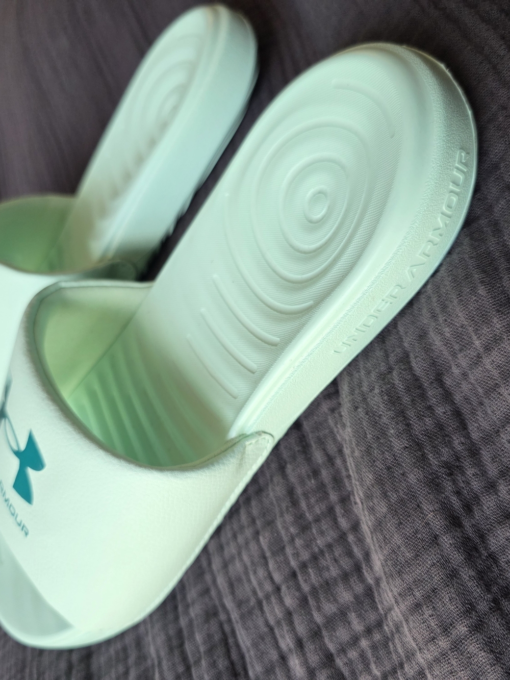 Under Armour Mint Green Slide Sandals Size 10 New Summer Athleisure - Picture 3 of 3